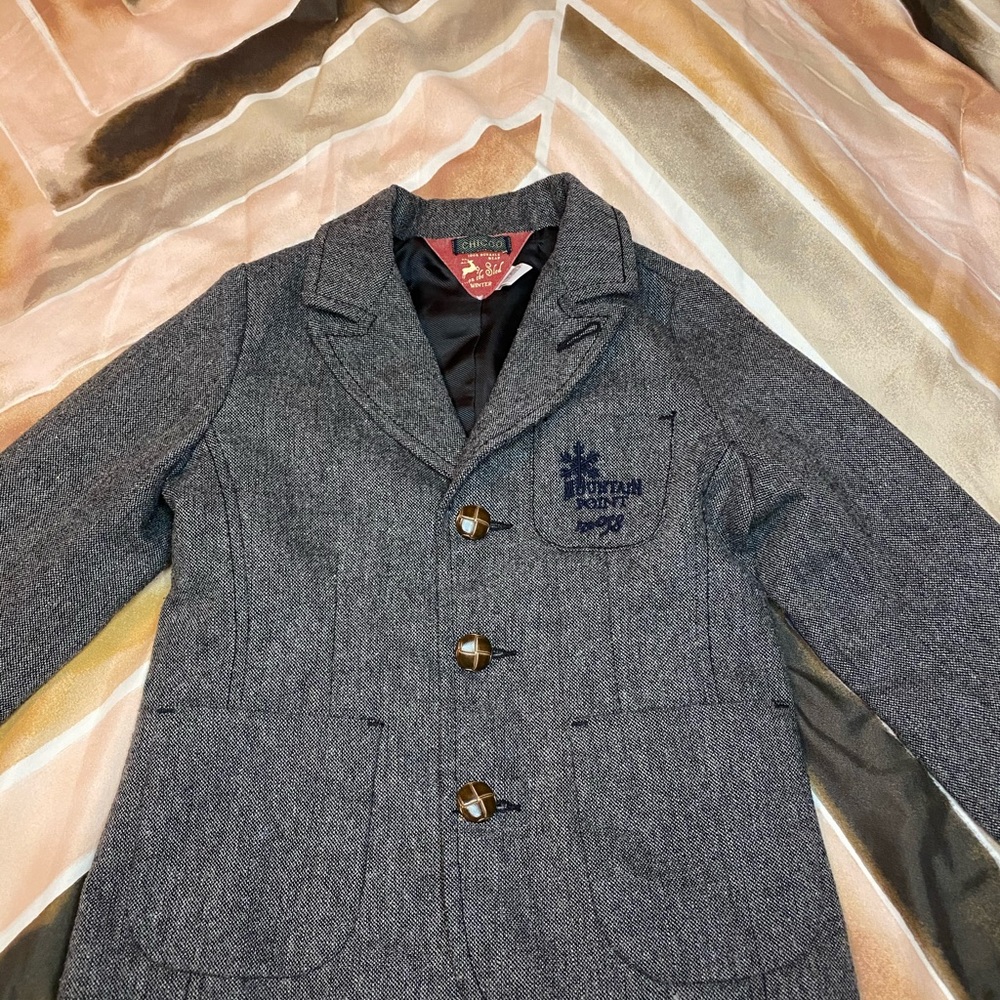 Suit - Picture 4 of 6